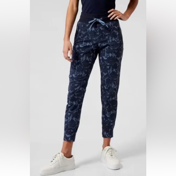 Athleta Pants - Athleta Trekkie North Printed Jogger Pants - Women's Plus Sz 22 Navy floral